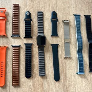 Apple Watch Series 8, GPS + Cellular, Gold Stainless Steel